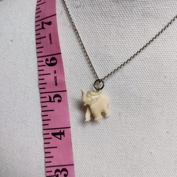 𝅺VINTAGE Unique Handcrafted Miniature Bone Carved Elephant Pendant for Necklace - Picture 4 of 6